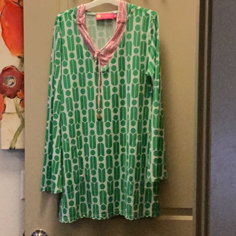 MACBETH COLLECTION Swimsuit cover up. Size medium.